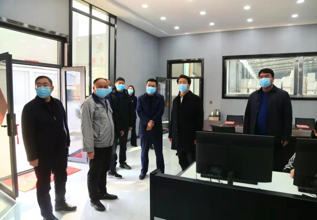 新密市市委副書記、市長程洋調(diào)研新密市正興耐火材料有限公司，送服務(wù)強(qiáng)信心，沖刺首季“開門紅”！(圖1)
